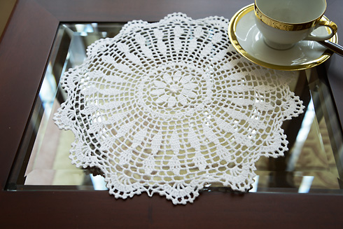 Round Crochet Placemat. 14" Round. White color. 4 pieces pack - Click Image to Close